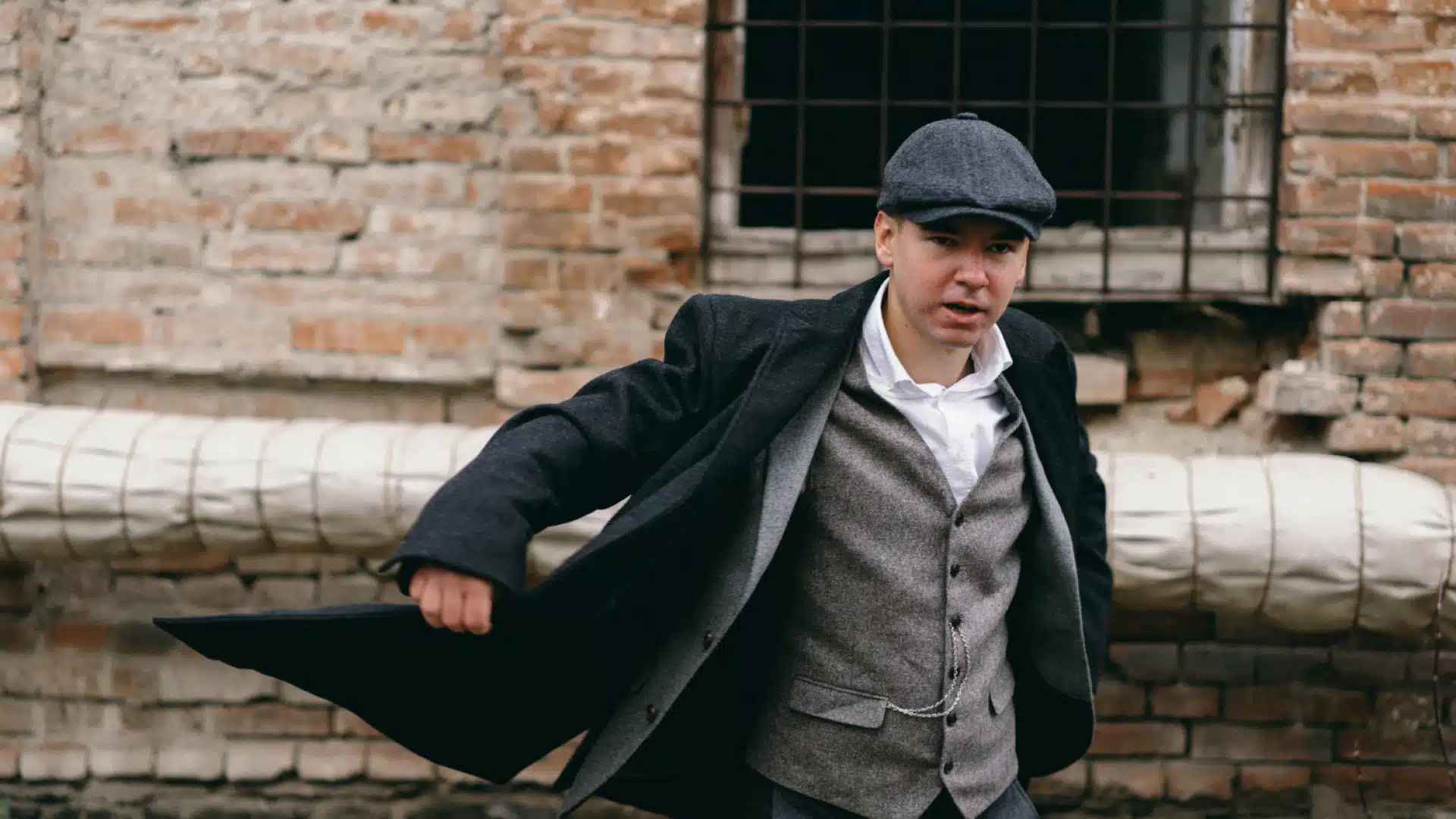 La mode Tommy Shelby : manteaux et vestes inspirés du style britannique !