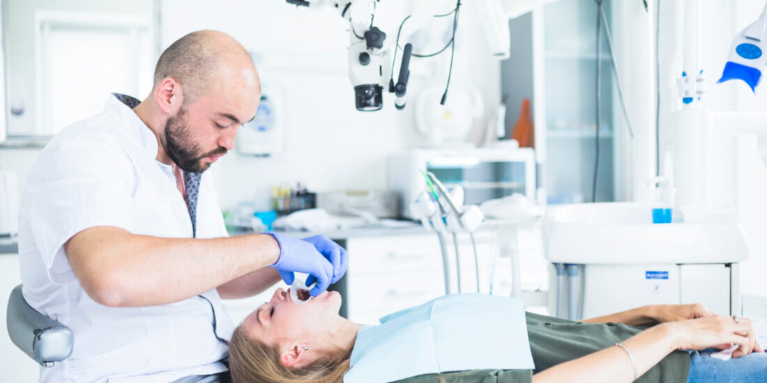 Urgence dentaire : quels maux nécessitent une intervention immédiate ?