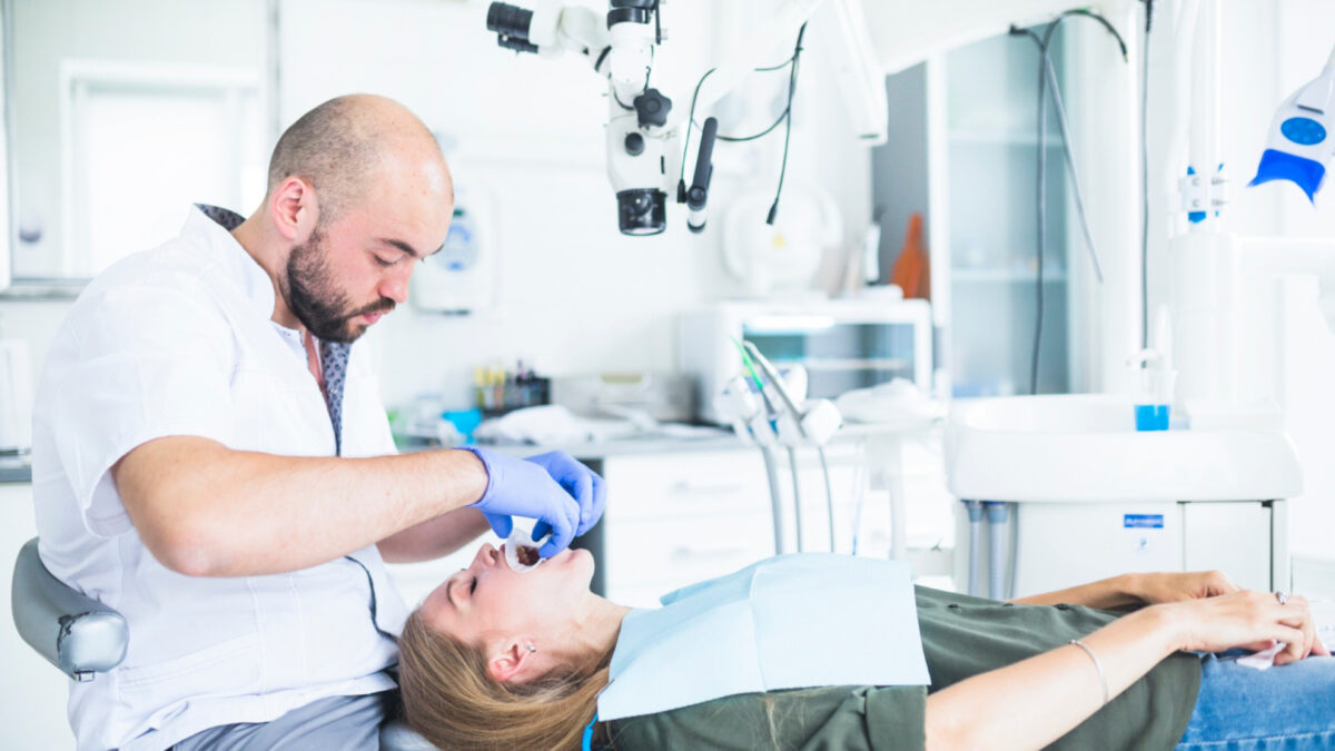 Urgence dentaire : quels maux nécessitent une intervention immédiate ?